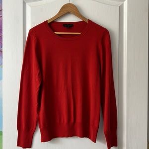 Ann Taylor sweater size large in a tomato red. I’m great condition.